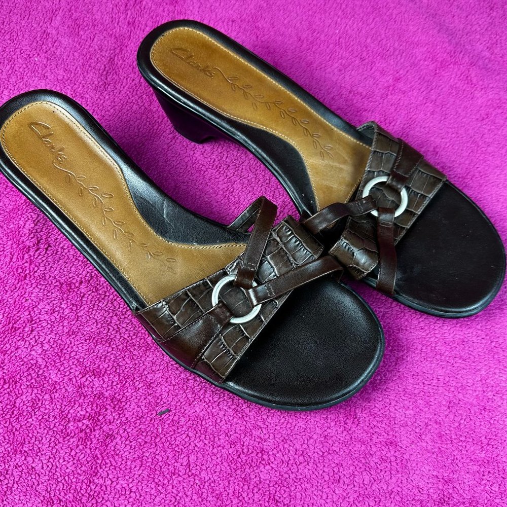 Clarks Slides Sandals Barely Worn 9m | Leather Sa… - image 4